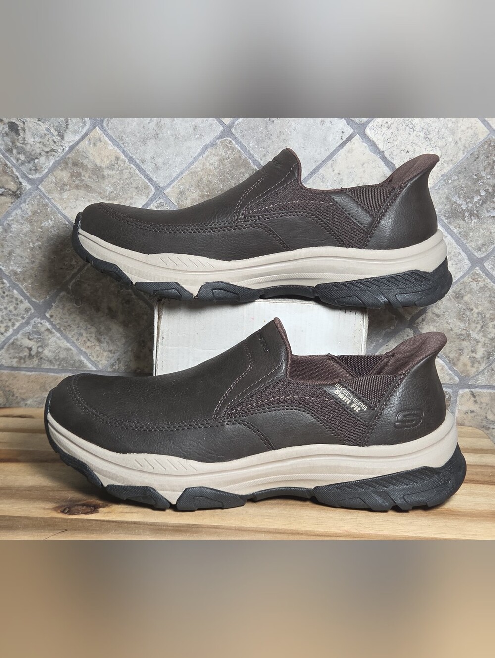 Skechers Men's Shoe Hands Free Swift Fit Izaiah Brown Size 9 M Step In & Go